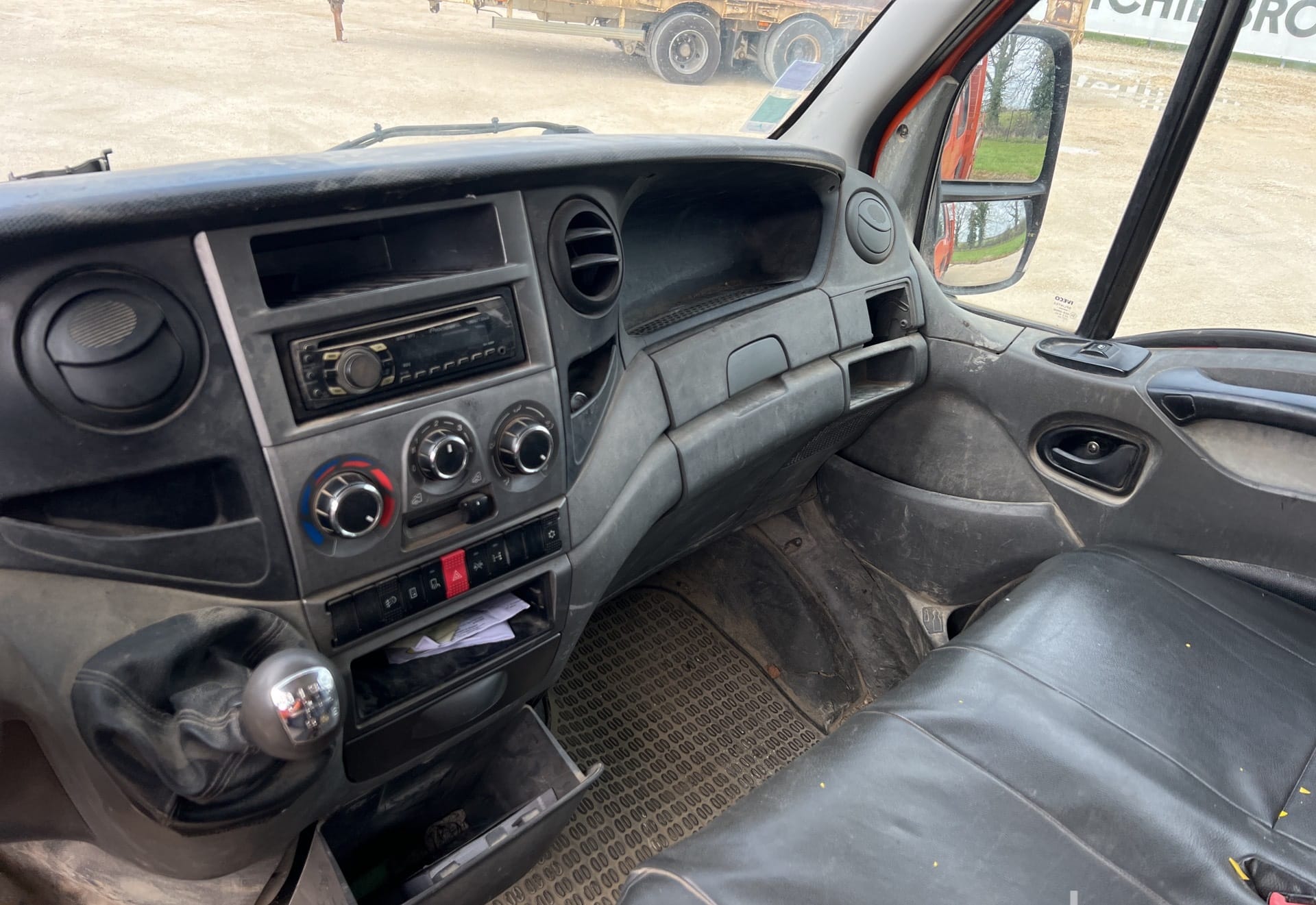 8435f6fb-cab4-41e9-bbc3-b26e829f412b-hr