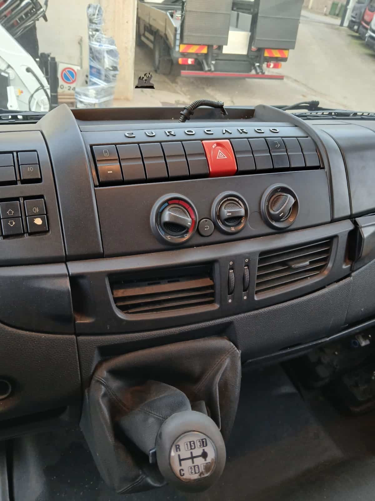 WhatsApp Image 2025-12-18 at 08.59.38 (1) WhatsApp Image 2025-12-18 at 08.59.38 (1)