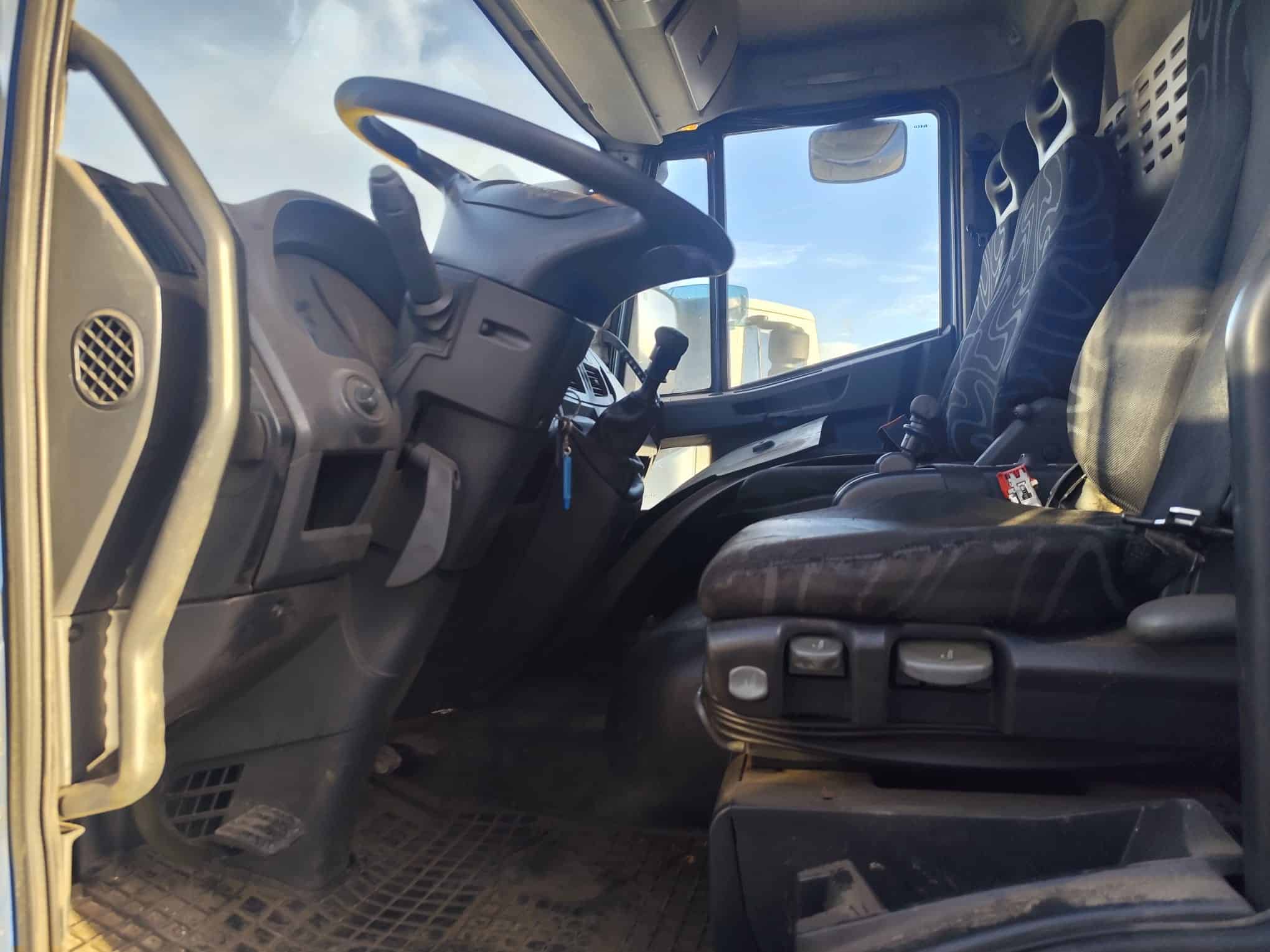 WhatsApp Image 2025-12-18 at 09.02.56 (2) WhatsApp Image 2025-12-18 at 09.02.56 (2)