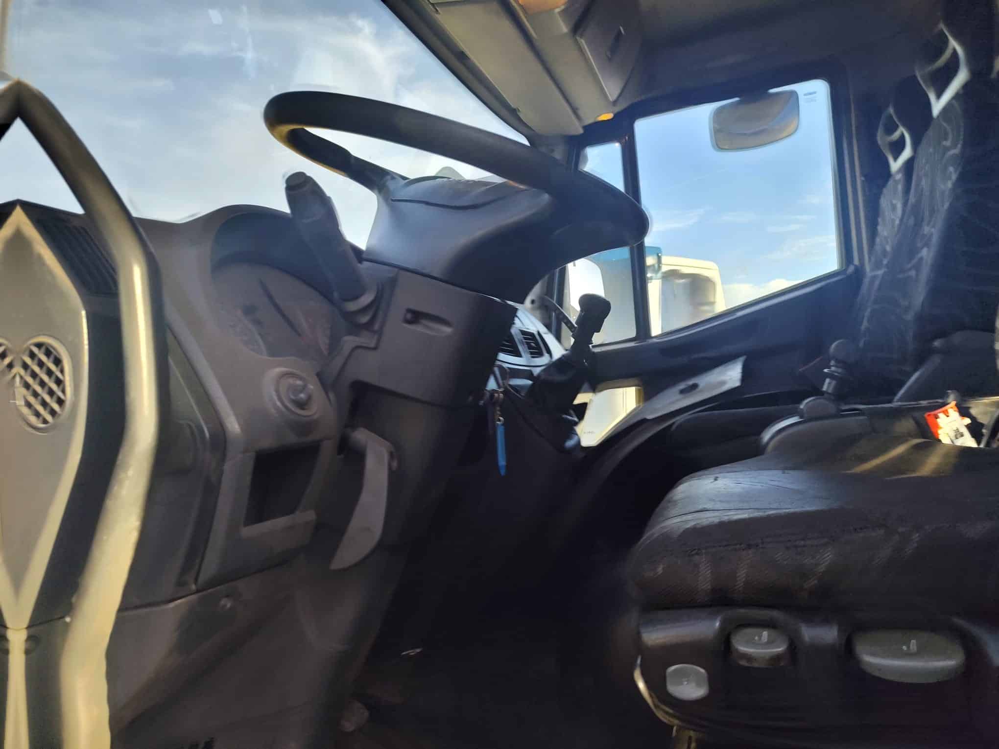 WhatsApp Image 2025-12-18 at 09.02.56 WhatsApp Image 2025-12-18 at 09.02.56