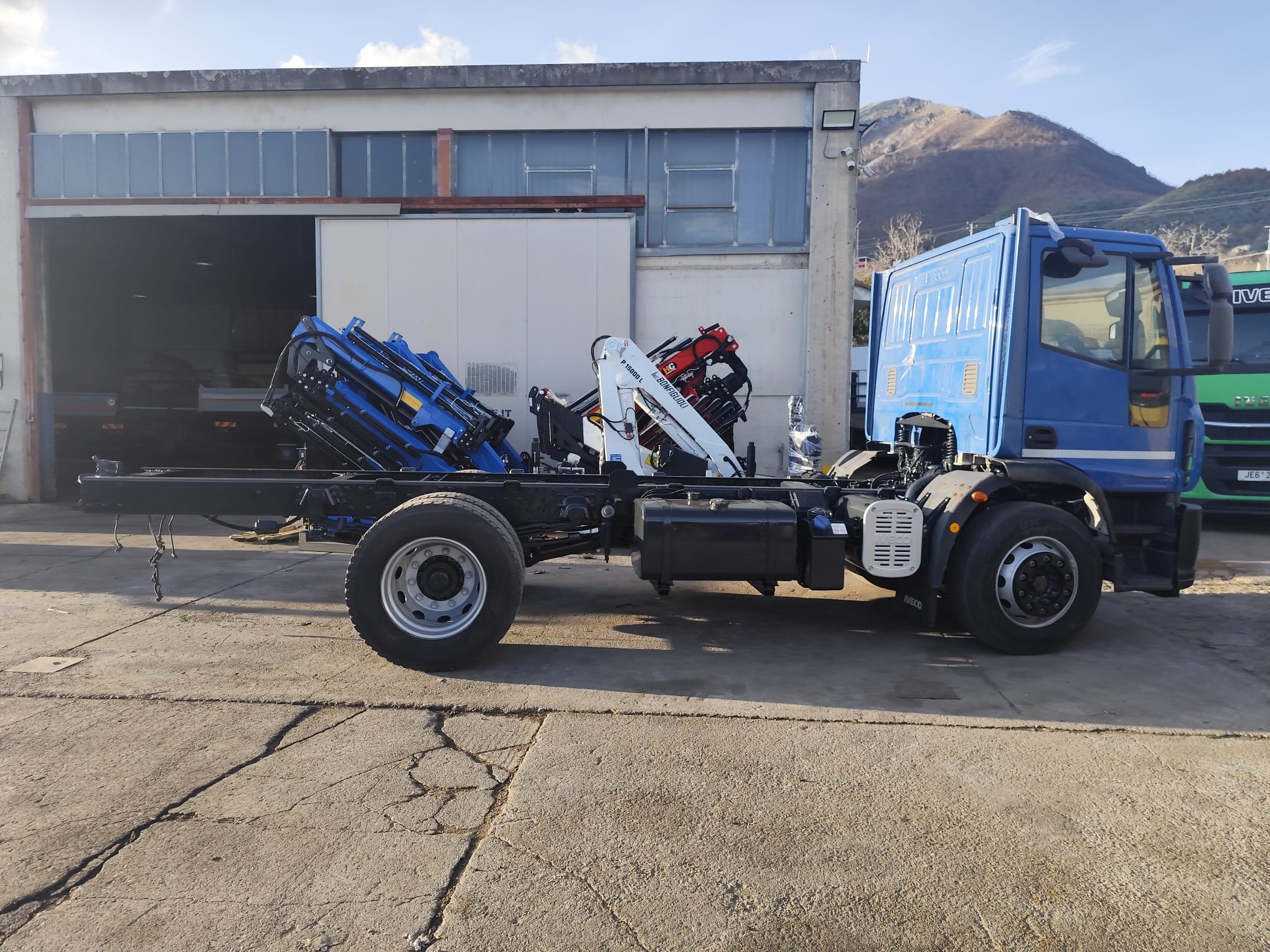 WhatsApp Image 2025-12-18 at 09.02.58 (1) WhatsApp Image 2025-12-18 at 09.02.58 (1)