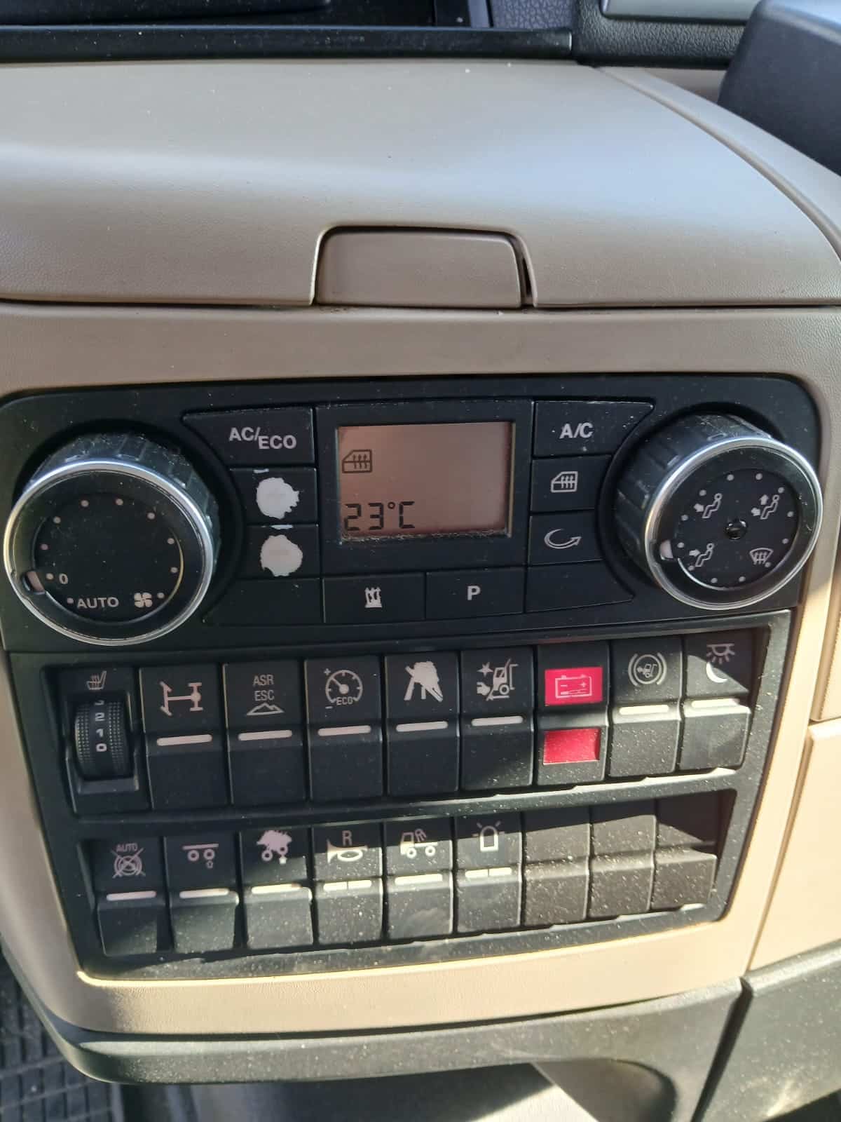 WhatsApp Image 2025-12-22 at 08.47.24 (2) WhatsApp Image 2025-12-22 at 08.47.24 (2)